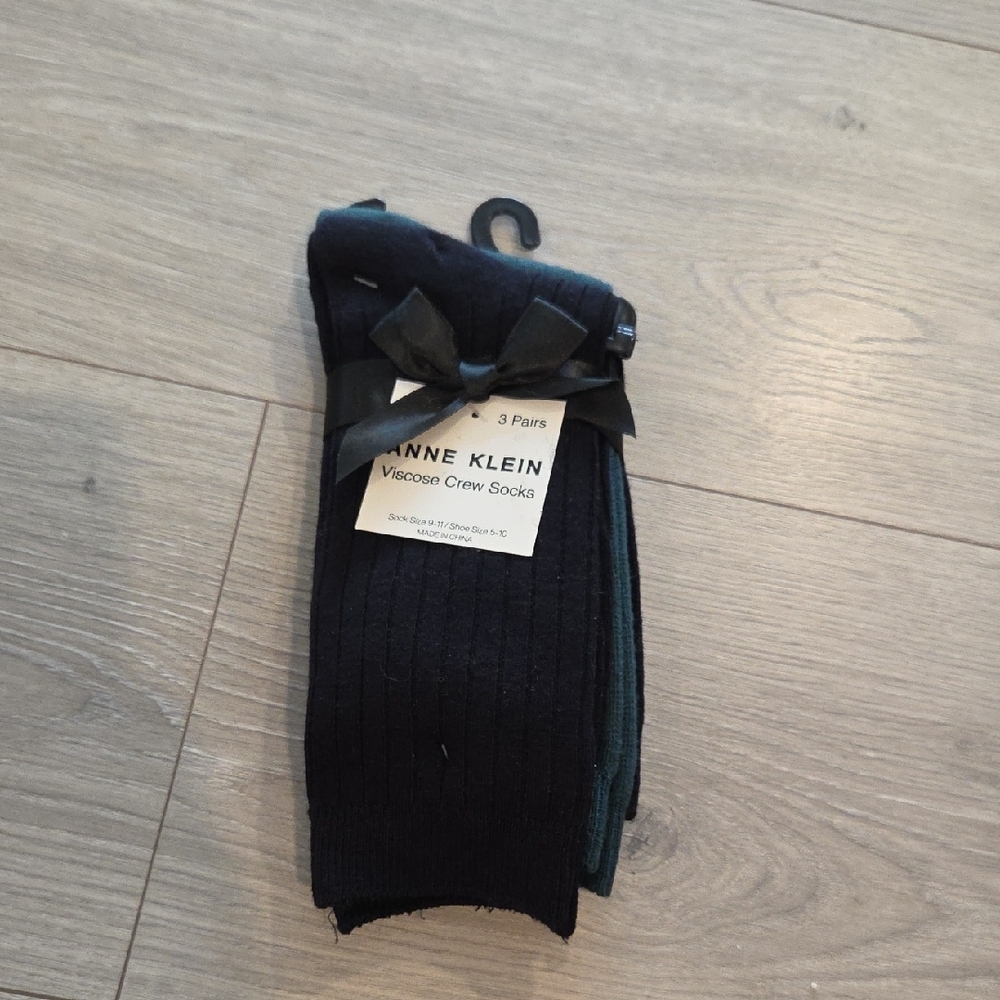 NWT Anne Klein Viscose Crew Socks